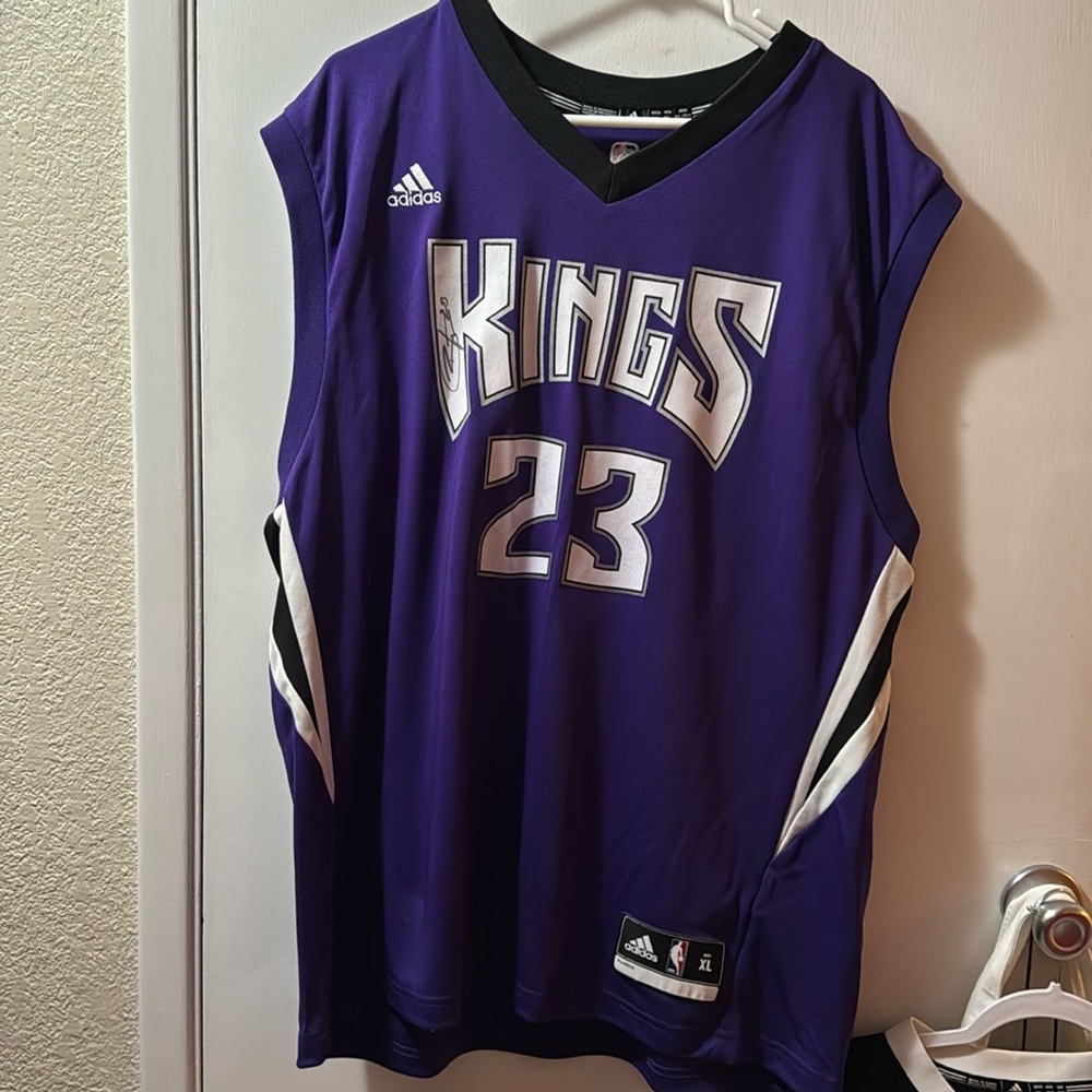 Sacramento Kings Jersey autographed